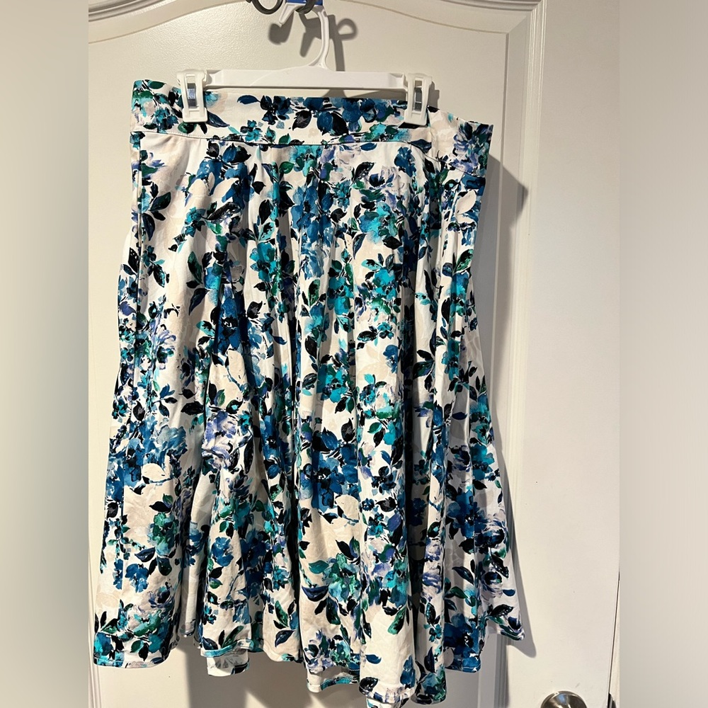 Pin up girl blue floral circle skirt